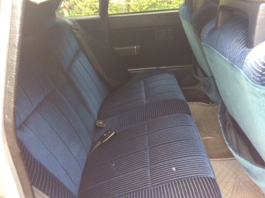 ขายรถวอลโว่ 244 หน้ายก ปี 87 เครื่อง2.4 เกียร์ออโต้ ติดแก๊ส LPG เพาเวอร์ กระจกไฟฟ้าทั้งคัน เบาะเดิมๆสวย แอร์เย็น  ตัวถังเดิมๆ สีซีด รถขับดี พร้อมใช้ ขายถูกครับ