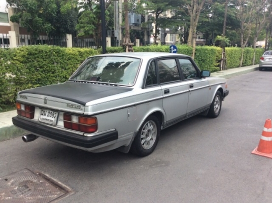 ขายรถวอลโว่ 244 หน้ายก ปี 87 เครื่อง2.4 เกียร์ออโต้ ติดแก๊ส LPG เพาเวอร์ กระจกไฟฟ้าทั้งคัน เบาะเดิมๆสวย แอร์เย็น  ตัวถังเดิมๆ สีซีด รถขับดี พร้อมใช้ ขายถูกครับ