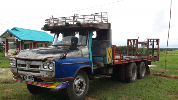 ขายด่วนเทรนเลอร์หางปลา10ล้อเพลาเดียวเครื่องEH700 165แรงเข็นแบคโฮ100-120สบายโทร0843923995