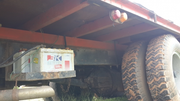 ขอแจมหน่อยนะครับขายด่วนเทรนเลอร์หางปลา10ล้อเพลาเดียวเครื่องEH700 165แรงเข็นแบคโฮ100-120สบายโทร0843923995