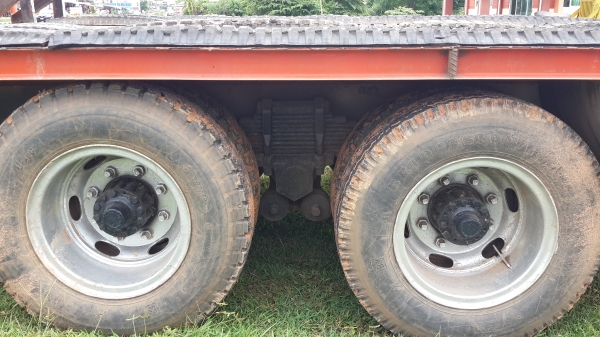 ขอแจมหน่อยนะครับขายด่วนเทรนเลอร์หางปลา10ล้อเพลาเดียวเครื่องEH700 165แรงเข็นแบคโฮ100-120สบายโทร0843923995