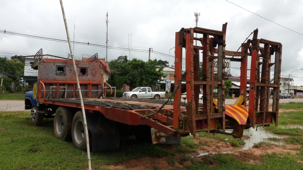 ขอแจมหน่อยนะครับขายด่วนเทรนเลอร์หางปลา10ล้อเพลาเดียวเครื่องEH700 165แรงเข็นแบคโฮ100-120สบายโทร0843923995