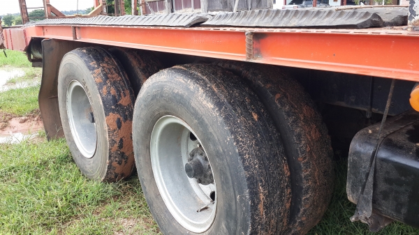 ขอแจมหน่อยนะครับขายด่วนเทรนเลอร์หางปลา10ล้อเพลาเดียวเครื่องEH700 165แรงเข็นแบคโฮ100-120สบายโทร0843923995