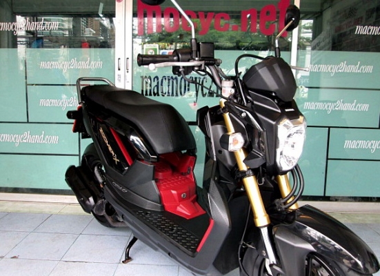 ZOOMER สีดำแดง รุ่นใหม่ภายในสีแดง ตัวท๊อป คอมบายเบลก รถเดือน พ.ค ปี 57  แถม 2 รายการ 39900