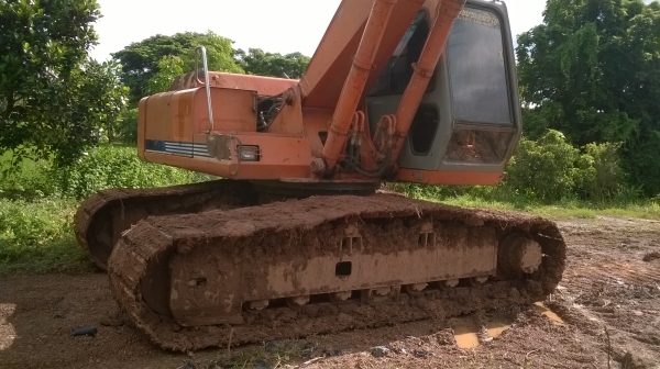 ขายด่วน  ฮิตาชิ  อีเอก 200 - 1