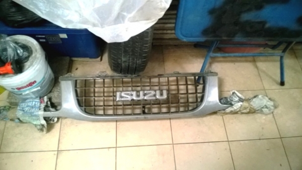 กระจังหน้า isuzu Cameo ของแท้ติดรถ กระจังหน้า isuzu Cameo ของแท้ติดรถ