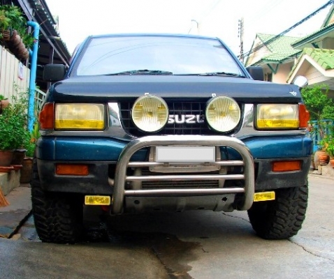 กระจังหน้า isuzu Cameo ของแท้ติดรถ