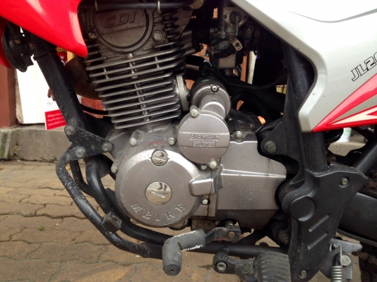 ธารนนทบุรี//ขาย m bike 200 cc สวยๆเดิมๆ ระบบไฟสมบูรณ์ทุกจุด เครื่องดีขับมันๆครับ ราคา 37,000 บาท ทะเบียนแท้