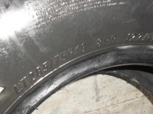 ยาง MUD MAXXIS 285/75R16 ปี09 สวยๆ 1 คู่ ราคา 2700 บาท ยาง MUD MAXXIS 285/75R16 ปี09 สวยๆ 1 คู่ ราคา 2700 บาท