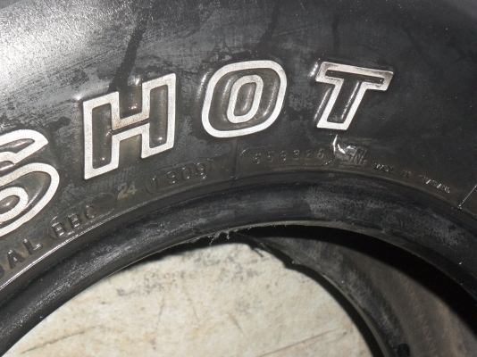 ยาง MUD MAXXIS 285/75R16 ปี09 สวยๆ 1 คู่ ราคา 2700 บาท ยาง MUD MAXXIS 285/75R16 ปี09 สวยๆ 1 คู่ ราคา 2700 บาท