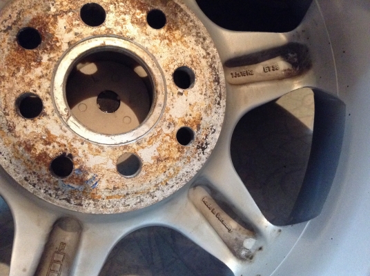 แม็กนอกขอบ 15 นิ้วพร้อมยางฟอเก้น 4 วง 4รู100/114พร้อมใช้