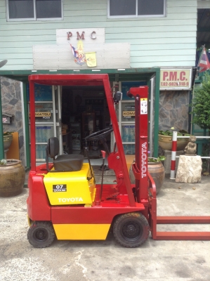 +++ ขายรถโฟล์คลิท์ TOYOTA FG07  ขนาด  700  กิโล  (รถนอก  พร้อมใช้)  เครื่องยนต์เบนซิน  เสา  2.5  เมตร  เกียร์ธรรมดา  งา 1,070  มม.  ยางตัน  *** สนใจรายละเอียด  โทร. คุยได้ครับ โทร. 081-659-7598 ครับ ***