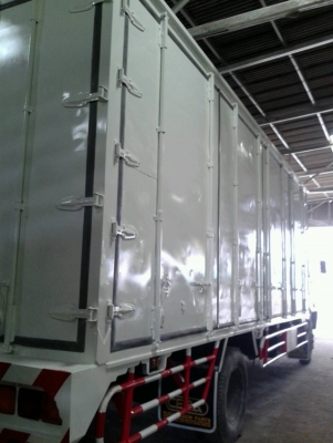 ขายด่วน รถบรรทุกตู้ 10 บาน ISUZU FTR11NY