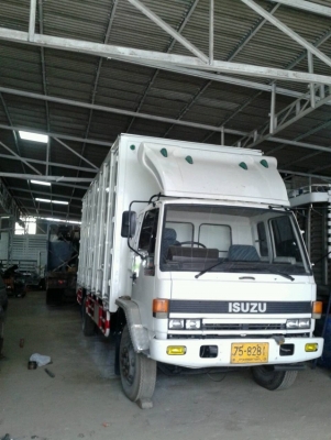 ขายด่วน รถบรรทุกตู้ 10 บาน ISUZU FTR11NY