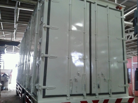 ขายด่วน รถบรรทุกตู้ 10 บาน ISUZU FTR11NY