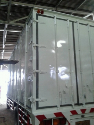 ขายด่วน รถบรรทุกตู้ 10 บาน ISUZU FTR11NY