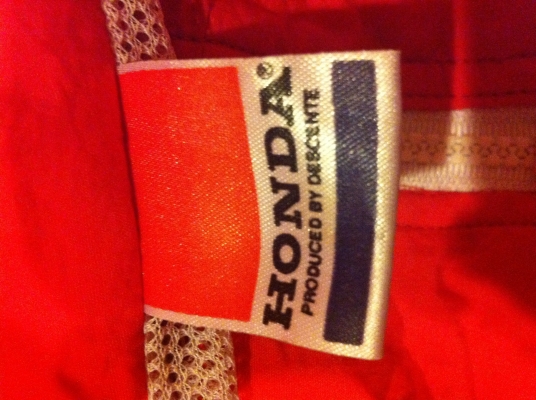 เสื้อ สิงนักบิดวินเทจ รุ่นเก๋า ทีมฮอนด้า ครับ