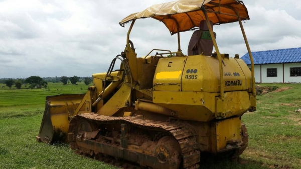 ขาย KOMATSU D50Sสภาพสวยพร้อมใช้ ราคาต่อรองได้ ติดต่อได้ที่คุณ อ๊อฟ พิจิตร 086-737-9991