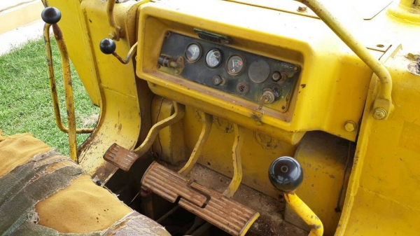 ขาย KOMATSU D50Sสภาพสวยพร้อมใช้ ราคาต่อรองได้ ติดต่อได้ที่คุณ อ๊อฟ พิจิตร 086-737-9991