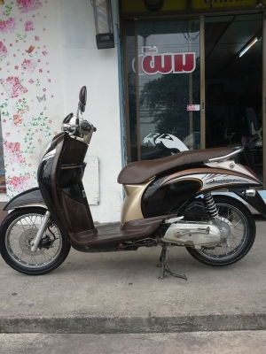 Honda Scoopy i ลายคลาสสิค สีดำ น้ำตาล รถอย่างสวย ประหยัดน้ำมัน Honda Scoopy i ลายคลาสสิค สีดำ น้ำตาล รถอย่างสวย ประหยัดน้ำมัน