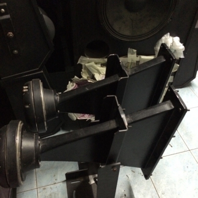 ขายลำโพงถอดจากโรงหนังครับ