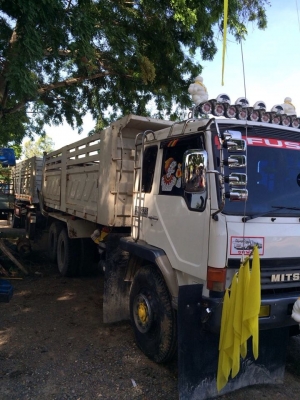 **1,700,000 บ.ต่อรอง**ขาย18ล้อพ่วงแม่ลูกดั้ม สวยๆ "หลงยูโรวัน" MITSU MMTFN527ETC ปี42 วางเครื่องM6-260HP (ลงเล่ม) เครื่องแห้งๆ แน่นๆ แรงจัด ไม่มีเยิ้ม เกียร์ ดี ไม่มีหลุด ช่วงล่างเดิม คัสซีสวยไม่ปะไม่ดาม กระบะดั้มเหล็กSSM ลอนเฉียงสภาพสวย พื้นดีข