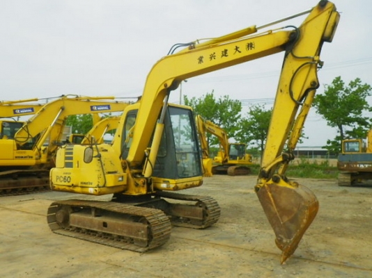 ขาย รถขุด  KOMATSU PC 60-7  มีหลายคันให้เลือก