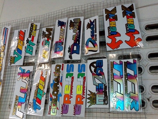 สติ๊กเกอร์ สะท้อนแสงตกแต่งรถยนต์