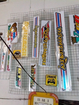 สติ๊กเกอร์ สะท้อนแสงตกแต่งรถยนต์