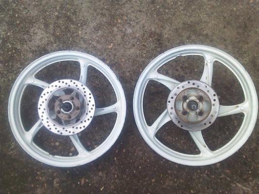 ขายล้อแม็ก Honda 5 ก้าน ขนาดล้อหน้า 17&times;1.85 ล้อหลัง 17&times;2.25