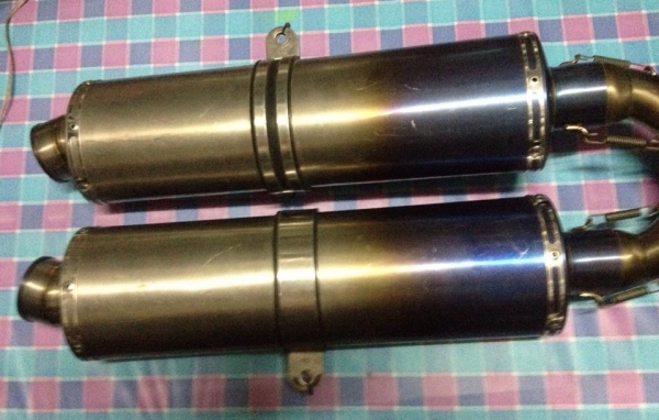 ขายท่อ Ducati คู่ละ 9,000 บาท สามารถแยกขายได้