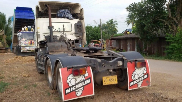 ขายรถบรรทุก 10 ล้อ 2 เพลา ราคา 1,750,000 บาท ติดต่อ ปิ่น โทร 081-917-6906