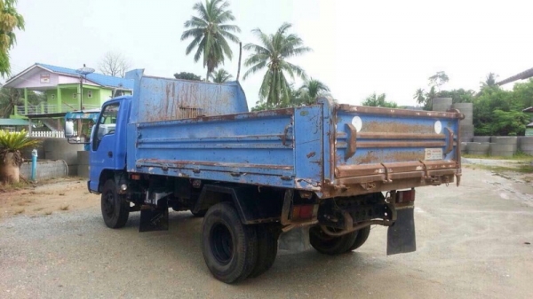 รถอีซูซุ 6 ล้อดั้ม 150 แรงม้า. ปี 48 ( รถวิ่ง 7x,xxx กม. ) สนใจติดต่อ 081 - 6079515 รถอีซูซุ 6 ล้อดั้ม 150 แรงม้า. ปี 48 ( รถวิ่ง 7x,xxx กม. ) สนใจติดต่อ 081 - 6079515