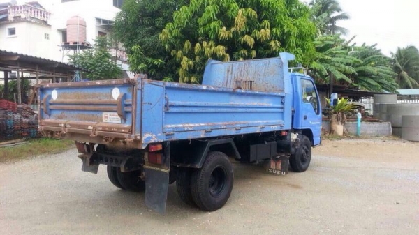 รถอีซูซุ 6 ล้อดั้ม 150 แรงม้า. ปี 48 ( รถวิ่ง 7x,xxx กม. ) สนใจติดต่อ 081 - 6079515 รถอีซูซุ 6 ล้อดั้ม 150 แรงม้า. ปี 48 ( รถวิ่ง 7x,xxx กม. ) สนใจติดต่อ 081 - 6079515