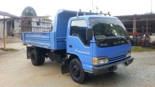 รถอีซูซุ 6 ล้อดั้ม 150 แรงม้า. ปี 48  ( รถวิ่ง 7x,xxx กม. )  สนใจติดต่อ 081 - 6079515