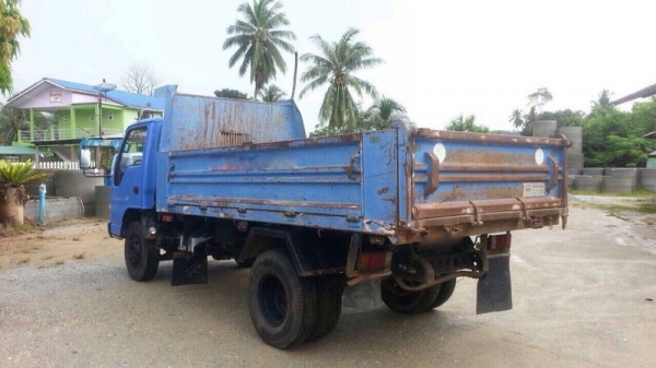 รถอีซูซุ 6 ล้อดั้ม 150 แรงม้า. ปี 48 ( รถวิ่ง 7x,xxx กม. ) สนใจติดต่อ 081 - 6079515 รถอีซูซุ 6 ล้อดั้ม 150 แรงม้า. ปี 48 ( รถวิ่ง 7x,xxx กม. ) สนใจติดต่อ 081 - 6079515