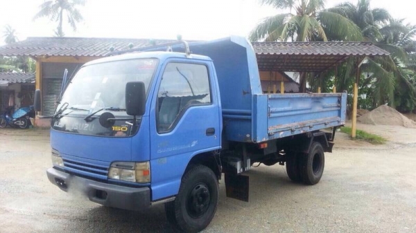 รถอีซูซุ 6 ล้อดั้ม 150 แรงม้า. ปี 48 ( รถวิ่ง 7x,xxx กม. ) สนใจติดต่อ 081 - 6079515 รถอีซูซุ 6 ล้อดั้ม 150 แรงม้า. ปี 48 ( รถวิ่ง 7x,xxx กม. ) สนใจติดต่อ 081 - 6079515