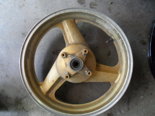 ขายล้อ CB400 หลายวง ขายล้อ CB400 หลายวง