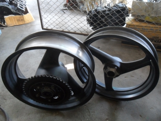ขายล้อ CB400 หลายวง ขายล้อ CB400 หลายวง