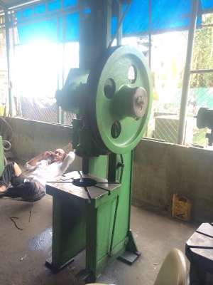 ปั๊ม20ตันเหล็กเหนี่ยวราคา32000