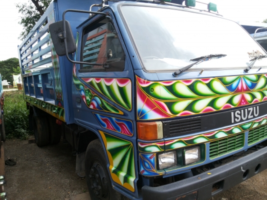 isuzu  รถสวย พร้อมใช้งาน