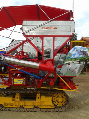 ขายรถเกี่ยวเกษตรพัฒนา รุ่นจ้าวช้างไวไฟ ปี49