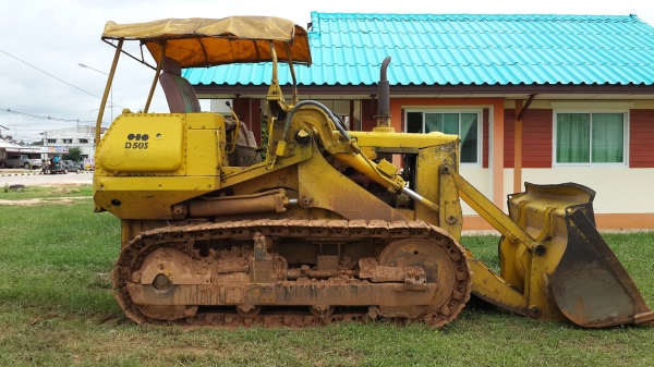 ขอแจมหน่อยนะครับขายด่วนแทร็คเตอร์KOMATSU D50S-16สภาพสวยๆราคาถูกๆพร้อมใช้งานจริงๆรีบจองเลยครับ0843923995