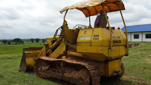 ขอแจมหน่อยนะครับขายด่วนแทร็คเตอร์KOMATSU D50S-16สภาพสวยๆราคาถูกๆพร้อมใช้งานจริงๆรีบจองเลยครับ0843923995