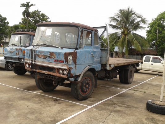 ขายรถ 6 ล้อ HINO KL 340 ยาว 5 เมตร ยาง 9.00 ช่วงล่าง 8 น๊อต ( มี 2 คัน ติดแก๊ส NGV 1 คัน / น้ำมัน 1 คัน )