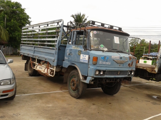 ขายรถ 6 ล้อ HINO KL 340 ยาว 5 เมตร ยาง 9.00 ช่วงล่าง 8 น๊อต ( มี 2 คัน ติดแก๊ส NGV 1 คัน / น้ำมัน 1 คัน )
