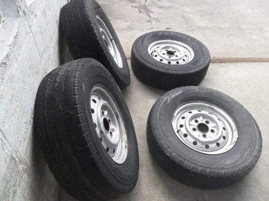 ล้อกะทะ 14นิ้ว 5รู114 พร้อมยาง 195R14 สวยๆ 4 ล้อ ราคา 2800 บาท