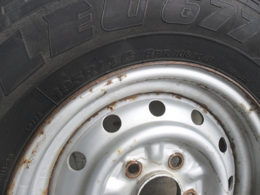 ล้อกะทะ 14นิ้ว 5รู114 พร้อมยาง 195R14 สวยๆ 4 ล้อ ราคา 2800 บาท