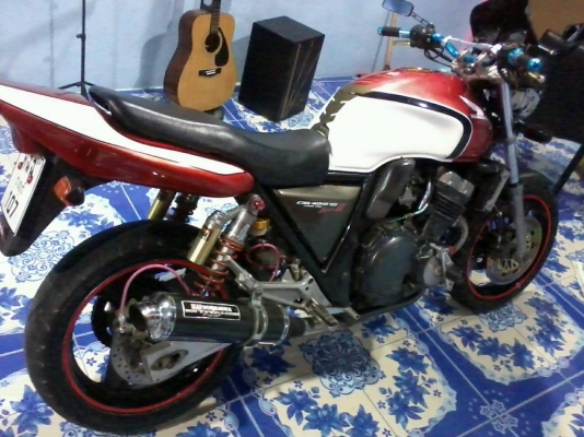 ขาย honda super 4  ราคา 75000 บาท ราคาถูกๆ ปี 94 ทะเบียนแท้  400 cc สีขาว แดง สนใจติดต่อได้ที่คุณ แสบ 088-4751196 (ขายแล้ว)