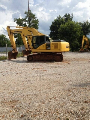 ขายดาวน์  รถแบคโฮ  KOMATSU PC 200  รุ่น  7  ใช้งานได้ 3000 ชั่วโมง  เอาคืน 500000 ยอดเหลือ  1900000